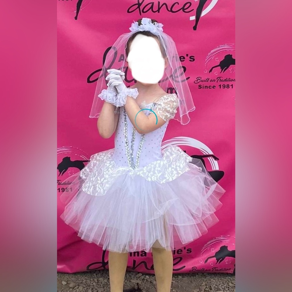 Dance costume: White tutu